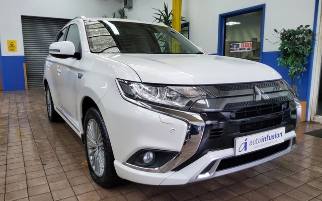2020 20 Mitsubishi Outlander 2.4 PHEV DYNAMIC SAFETY 5d 222 BHP