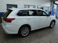 USED 2020 20 MITSUBISHI OUTLANDER 2.4 PHEV DYNAMIC 5d 222 BHP 4WD APP SAT NAV LEATHER HEATED SEATS REAR VIEW CAMERA 1 OWNER MITSUBISHI WARRANTY TILL MARCH 2025