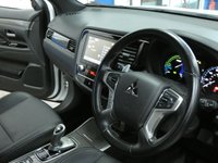 USED 2020 20 MITSUBISHI OUTLANDER 2.4 PHEV DYNAMIC 5d 222 BHP 4WD APP SAT NAV LEATHER HEATED SEATS REAR VIEW CAMERA 1 OWNER MITSUBISHI WARRANTY TILL MARCH 2025