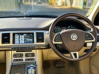 USED 2013 13 JAGUAR XF 2.2 D PREMIUM LUXURY SPORTBRAKE 5d 200 BHP 