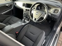 USED 2013 63 VOLVO V60 1.6 D2 SE NAV 5d 113 BHP SATELITTE NAVIGATION - BLUETOOTH HANDSFREE - DAB RADIO - USB INTERFACE - CLIMATE CONTROL - REAR PARKING SENSORS