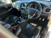 USED 2018 18 VOLVO V40 2.0 T3 R-DESIGN NAV PLUS 5d 150 BHP SATELLITE NAVIGATION - BLUETOOTH HANDSFREE - DAB RADIO - 17&rdquo; IXION ALLOY WHEELS - REAR PARKING CAMERA - REAR PARK ASSIST - CRUISE CONTROL