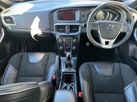 USED 2018 18 VOLVO V40 2.0 T3 R-DESIGN NAV PLUS 5d 150 BHP SATELLITE NAVIGATION - BLUETOOTH HANDSFREE - DAB RADIO - 17&rdquo; IXION ALLOY WHEELS - REAR PARKING CAMERA - REAR PARK ASSIST - CRUISE CONTROL