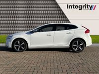 USED 2018 18 VOLVO V40 2.0 T3 R-DESIGN NAV PLUS 5d 150 BHP SATELLITE NAVIGATION - BLUETOOTH HANDSFREE - DAB RADIO - 17&rdquo; IXION ALLOY WHEELS - REAR PARKING CAMERA - REAR PARK ASSIST - CRUISE CONTROL