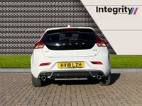 USED 2018 18 VOLVO V40 2.0 T3 R-DESIGN NAV PLUS 5d 150 BHP SATELLITE NAVIGATION - BLUETOOTH HANDSFREE - DAB RADIO - 17&rdquo; IXION ALLOY WHEELS - REAR PARKING CAMERA - REAR PARK ASSIST - CRUISE CONTROL