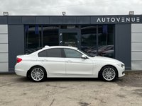 USED 2013 63 BMW 3 SERIES 2.0 320D LUXURY 4d 184 BHP HEAD UP DISPLAY + HEATED SEATS + CRUISE CONTROL + PRO NAV + PADDLE SHIFTS + REAR SENSORS