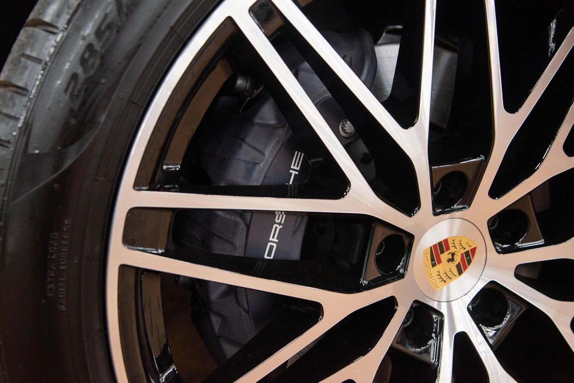 USED 2023 73 PORSCHE CAYENNE V6 E-HYBRID COUPE 