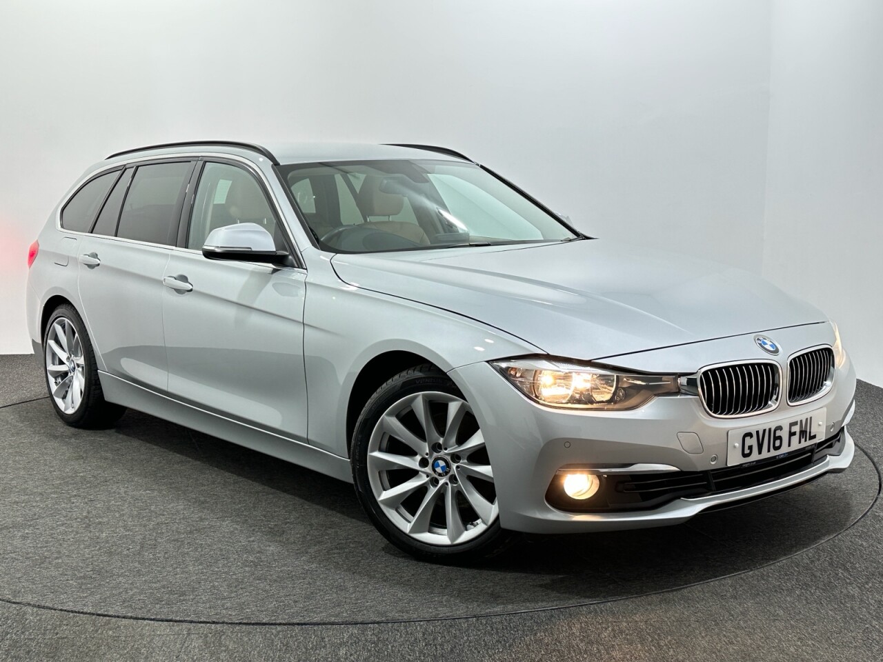 2016 BMW 3 Series 330d Luxury Touring £12,675 