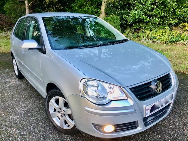 2009 09 Volkswagen Polo 1.2 MATCH 5d 59 BHP ONLY 31,000 MILES WITH 1 LADY OWNER SINCE MARCH 2010//X4 AIRBAGS//AIRCON//ALLOYS//LEATHER BOUND STEERING WHEEL AND HAND BRAKE//60/40 SPLIT REAR SEAT//X10 SERVICE HISTORY STAMPS//BEAUTIFULLY KEPT///GROUP 4 INSURANCE