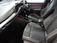 USED 2020 70 VOLKSWAGEN GOLF 1.5 R-LINE TSI 5d 148 BHP SAT NAV CRUISE PARK SENSORS ALLOY UPGRADE HEATED STEERING WHEEL
