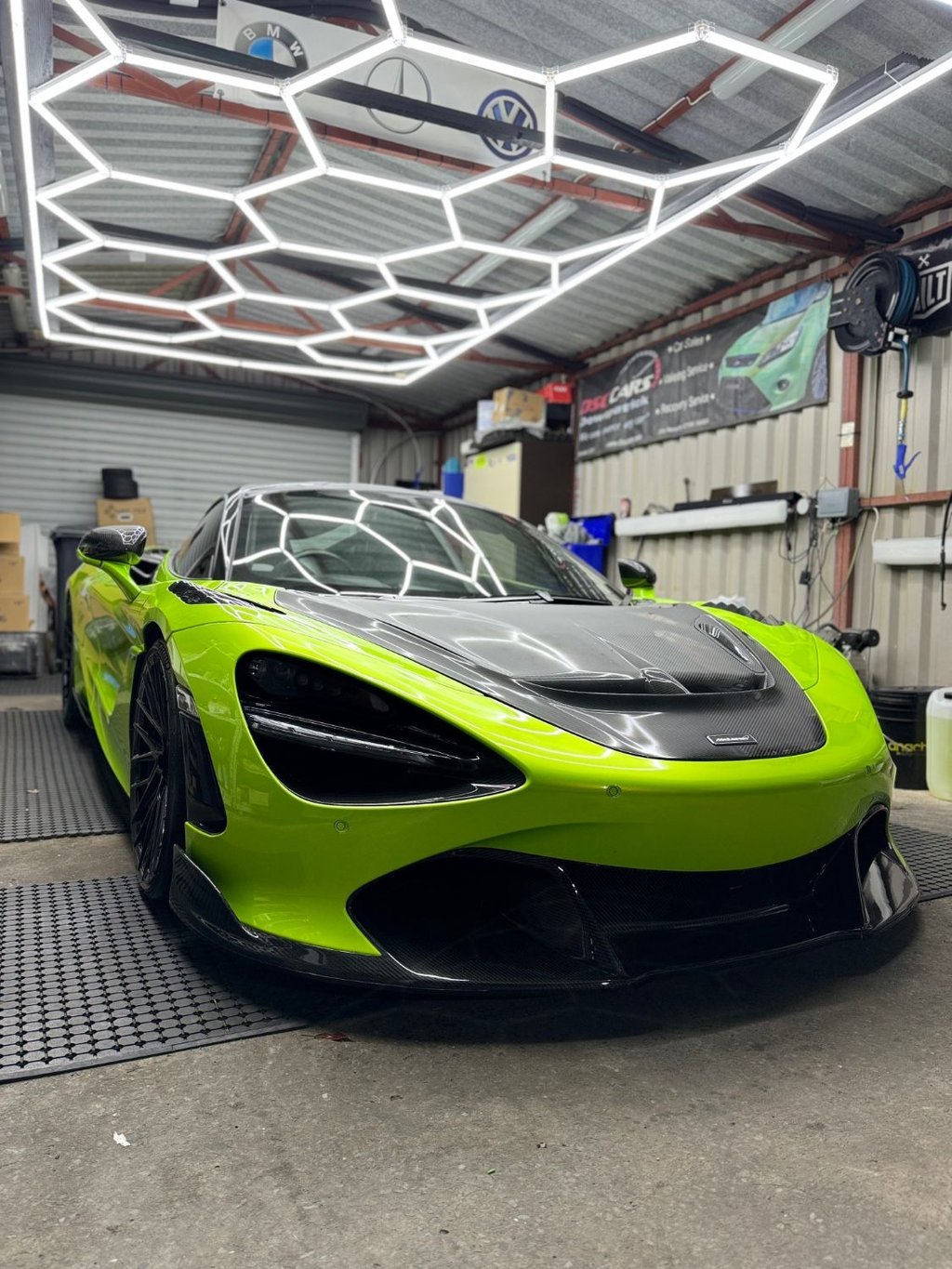 USED 2019 68 MCLAREN 720S 4.0 V8 SSG 2d 711 BHP VOSSEN ALLOYS