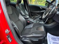 USED 2016 66 VOLVO V40 2.0 D3 R-DESIGN 5d 148 BHP 