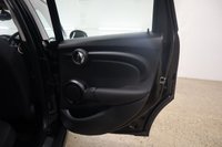 USED 2018 18 MINI HATCH COOPER 1.5 COOPER 5d 134 BHP ONLY ONE OWENR, GREAT USABLE EXTRAS FITTED THIS IS A FANTASTIC AUTOMIATIC MINI.