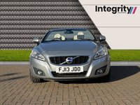 USED 2013 13 VOLVO C70 2.0 D4 SE LUX SOLSTICE 2d 175 BHP SATELITTE NAVIGATION - PREMIUM SOUND AUDIO SYSTEM - 18" MIDIR ALLOY WHEELS - XENON HEADLIGHTS - BLIND SPOT INFORMATION SYSTEM - REAR PARK ASSIST