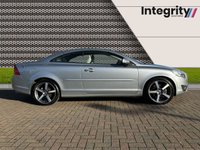 USED 2013 13 VOLVO C70 2.0 D4 SE LUX SOLSTICE 2d 175 BHP SATELITTE NAVIGATION - PREMIUM SOUND AUDIO SYSTEM - 18" MIDIR ALLOY WHEELS - XENON HEADLIGHTS - BLIND SPOT INFORMATION SYSTEM - REAR PARK ASSIST