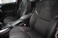USED 2018 68 VOLVO V40 1.5 T2 MOMENTUM NAV PLUS 5d 121 BHP ONE OWNER FROM NEW WITH ONLY 6,000 MILES IT LIKE A BRAND NEW CAR