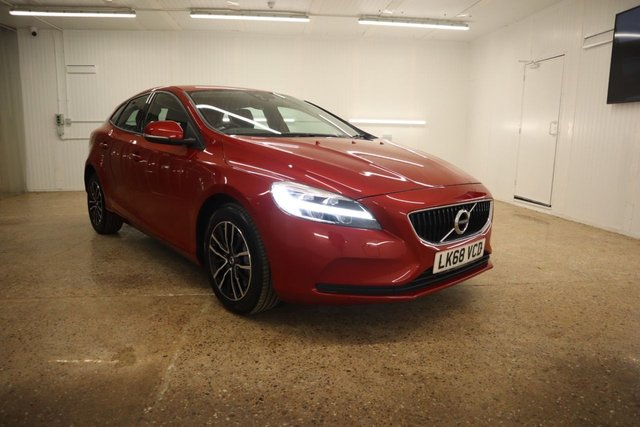 2018 68 Volvo V40 1.5 T2 MOMENTUM NAV PLUS 5d 121 BHP