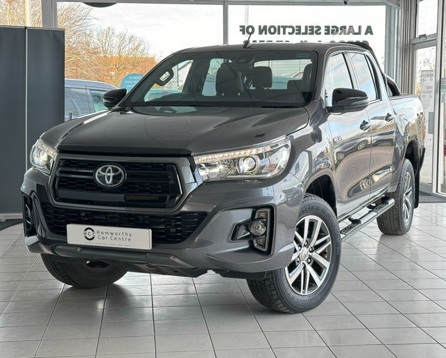 2020 69 Toyota HI-Lux 2.4 INVINCIBLE X 4WD D-4D DCB 147 BHP