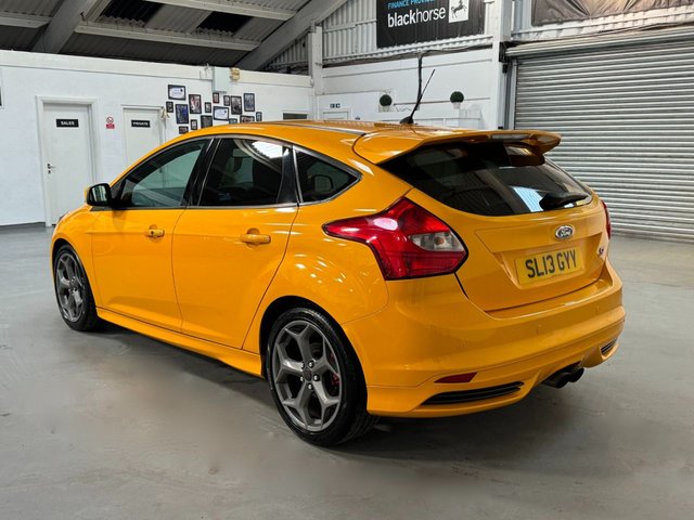 View our FORD FOCUS