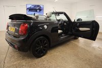 USED 2018 18 MINI CONVERTIBLE 2.0 COOPER S 2d 190 BHP WITH OVER &pound;8000 WORTH OF FACTORY EXTRAS FITTED, 1 PREVIOUS OWNER & ITS A CONVERTIBLE