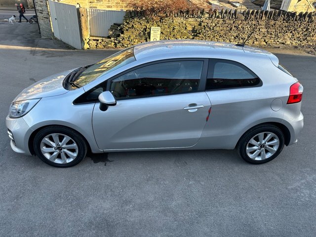 2016 KIA, RIO - Photo 5