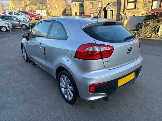 2016 KIA, RIO - Photo 6