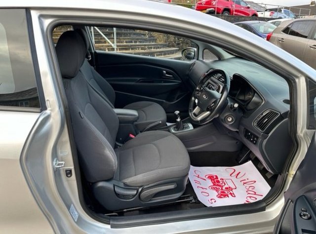 2016 KIA, RIO - Photo 10