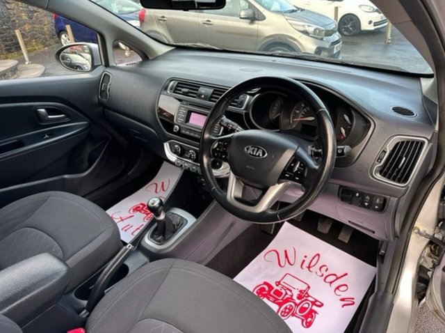 2016 KIA, RIO - Photo 11