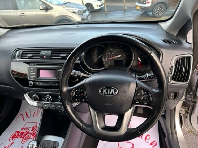 2016 KIA, RIO - Photo 12