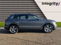 USED 2019 19 VOLKSWAGEN TIGUAN 2.0 SEL TSI 4MOTION DSG 5d 188 BHP APPLE CARPLAY - ANDROID AUTO - DAB RADIO - SATELITTE NAVIGATION - REAR PARKING CAMERA - KEYLESS ENTRY - LEATHER SEATS - POWER TAILGATE