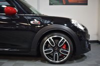 USED 2017 67 MINI HATCH JOHN COOPER WORKS 2.0 JOHN COOPER WORKS 3d 228 BHP HEADS UP / H&K / CHILLI PACK