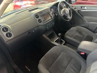 USED 2013 13 VOLKSWAGEN TIGUAN 2.0 SE TDI BLUEMOTION TECHNOLOGY 4MOTION 5d 138 BHP DAB RADIO - USB INTERFACE - FRONT AND REAR PARK ASSIST - BLUETOOTH HANDSFREE - DUAL ZONE CLIMATE CONTROL