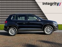 USED 2013 13 VOLKSWAGEN TIGUAN 2.0 SE TDI BLUEMOTION TECHNOLOGY 4MOTION 5d 138 BHP DAB RADIO - USB INTERFACE - FRONT AND REAR PARK ASSIST - BLUETOOTH HANDSFREE - DUAL ZONE CLIMATE CONTROL