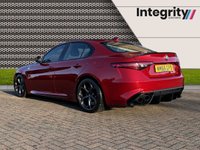 USED 2017 66 ALFA ROMEO GIULIA 2.9 V6 BITURBO QUADRIFOGLIO 4d 503 BHP 7" TFT DRIVER INFORMATION CLUSTER - BI XENON HEADLIGHTS - ALFA CONNECT 3D NAVIGATION - FRONT AND REAR PARKING SENSORS - DAB RADIO - 19" 5 HOLE ALLOY WHEELS DARK FINISH - BLIND SPOT MONITORING