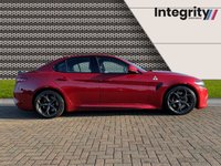USED 2017 66 ALFA ROMEO GIULIA 2.9 V6 BITURBO QUADRIFOGLIO 4d 503 BHP 7" TFT DRIVER INFORMATION CLUSTER - BI XENON HEADLIGHTS - ALFA CONNECT 3D NAVIGATION - FRONT AND REAR PARKING SENSORS - DAB RADIO - 19" 5 HOLE ALLOY WHEELS DARK FINISH - BLIND SPOT MONITORING