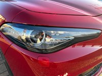 USED 2017 66 ALFA ROMEO GIULIA 2.9 V6 BITURBO QUADRIFOGLIO 4d 503 BHP 7" TFT DRIVER INFORMATION CLUSTER - BI XENON HEADLIGHTS - ALFA CONNECT 3D NAVIGATION - FRONT AND REAR PARKING SENSORS - DAB RADIO - 19" 5 HOLE ALLOY WHEELS DARK FINISH - BLIND SPOT MONITORING