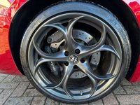 USED 2017 66 ALFA ROMEO GIULIA 2.9 V6 BITURBO QUADRIFOGLIO 4d 503 BHP 7" TFT DRIVER INFORMATION CLUSTER - BI XENON HEADLIGHTS - ALFA CONNECT 3D NAVIGATION - FRONT AND REAR PARKING SENSORS - DAB RADIO - 19" 5 HOLE ALLOY WHEELS DARK FINISH - BLIND SPOT MONITORING