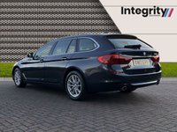 USED 2017 17 BMW 5 SERIES 2.0 520D SE TOURING 5d 188 BHP PROFESSIONAL NAVIGATION  - BLUETOOTH HANDSFREE - DAB RADIO - POWER TAILGATE - FRONT AND REAR SENSOR - HEATED FRONT SEATS - FINELINE WOOD TRIM