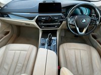 USED 2017 17 BMW 5 SERIES 2.0 520D SE TOURING 5d 188 BHP PROFESSIONAL NAVIGATION  - BLUETOOTH HANDSFREE - DAB RADIO - POWER TAILGATE - FRONT AND REAR SENSOR - HEATED FRONT SEATS - FINELINE WOOD TRIM