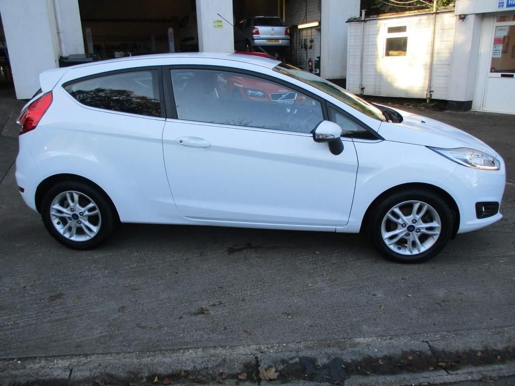 USED 2016 65 FORD FIESTA 1.2 ZETEC 3d 81 BHP FULL SERVICE HISTORY