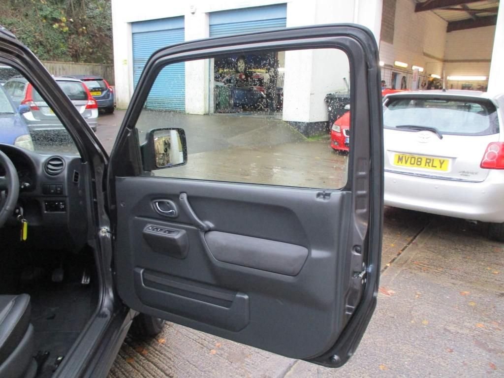 USED 2010 60 SUZUKI JIMNY 1.3 SZ4 3d 85 BHP 62000 MILES FULL SERV HISTORY