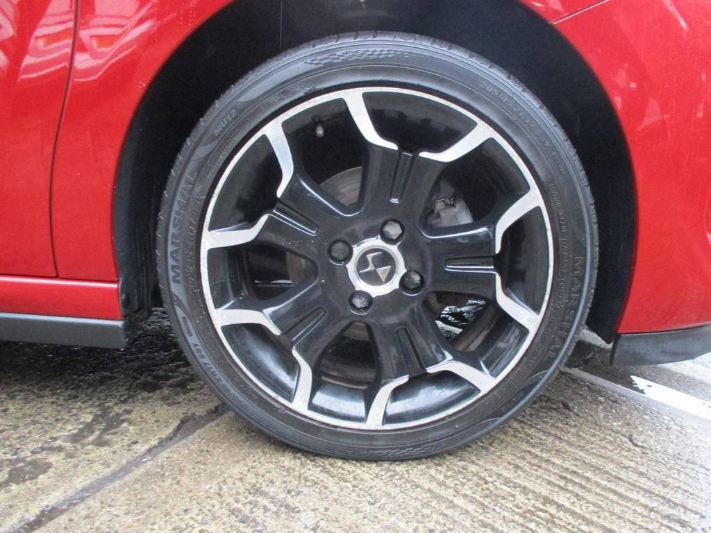 USED 2017 17 DS DS 3 1.2 PURETECH ELEGANCE S/S EAT6 3d 109 BHP RARE AUTOMATIC