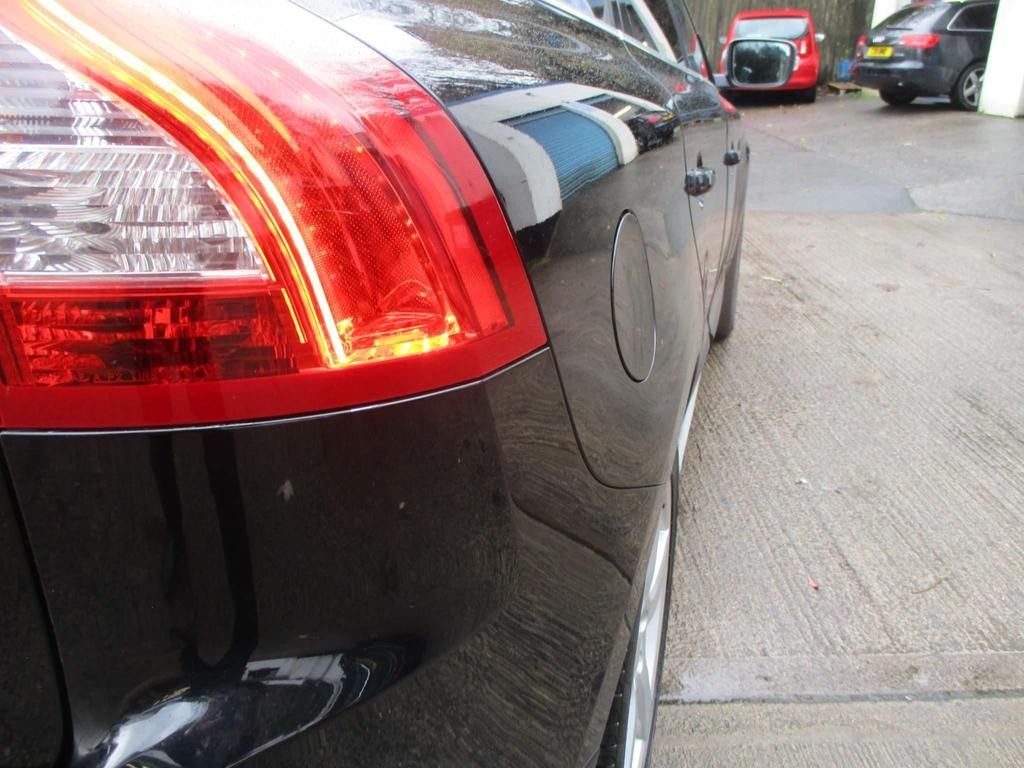 USED 2010 10 VOLVO XC60 2.4 D5 R-DESIGN SE AWD 5d 205 BHP 68000 MILES ONLY