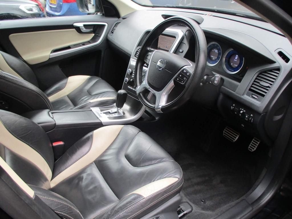 USED 2010 10 VOLVO XC60 2.4 D5 R-DESIGN SE AWD 5d 205 BHP 68000 MILES ONLY