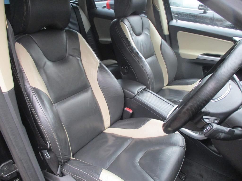 USED 2010 10 VOLVO XC60 2.4 D5 R-DESIGN SE AWD 5d 205 BHP 68000 MILES ONLY