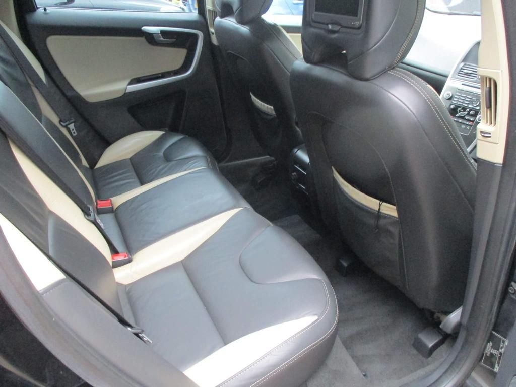 USED 2010 10 VOLVO XC60 2.4 D5 R-DESIGN SE AWD 5d 205 BHP 68000 MILES ONLY
