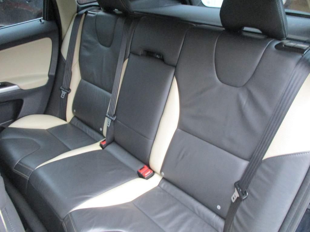 USED 2010 10 VOLVO XC60 2.4 D5 R-DESIGN SE AWD 5d 205 BHP 68000 MILES ONLY