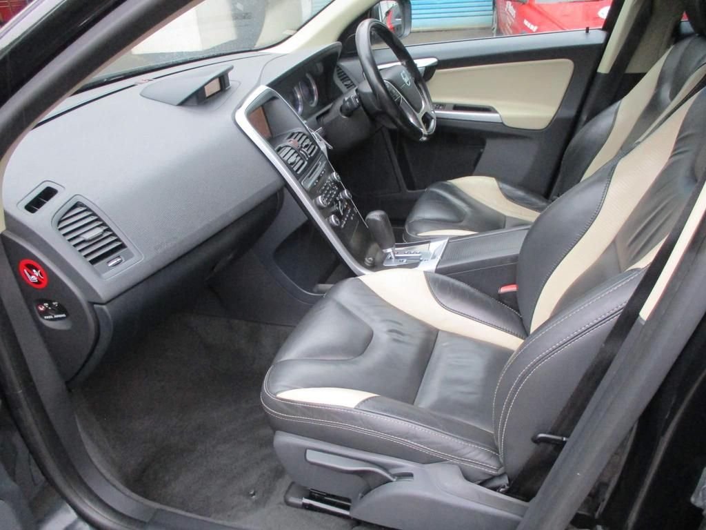 USED 2010 10 VOLVO XC60 2.4 D5 R-DESIGN SE AWD 5d 205 BHP 68000 MILES ONLY