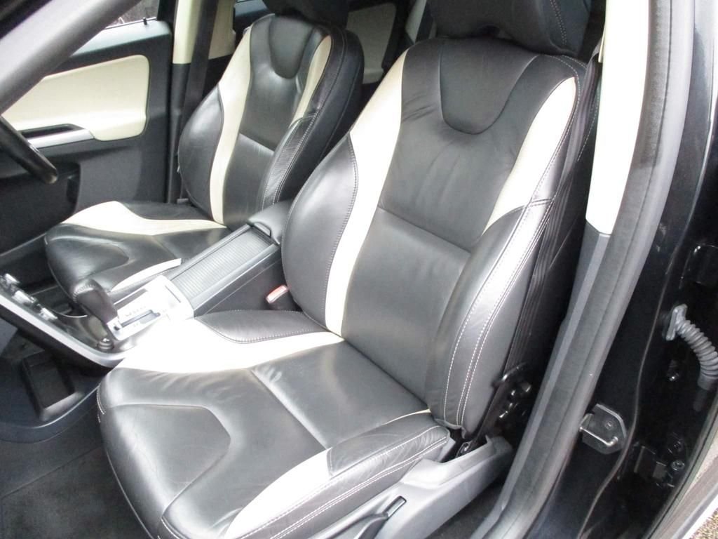 USED 2010 10 VOLVO XC60 2.4 D5 R-DESIGN SE AWD 5d 205 BHP 68000 MILES ONLY