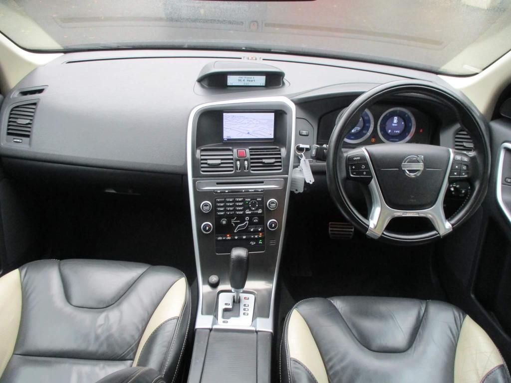 USED 2010 10 VOLVO XC60 2.4 D5 R-DESIGN SE AWD 5d 205 BHP 68000 MILES ONLY